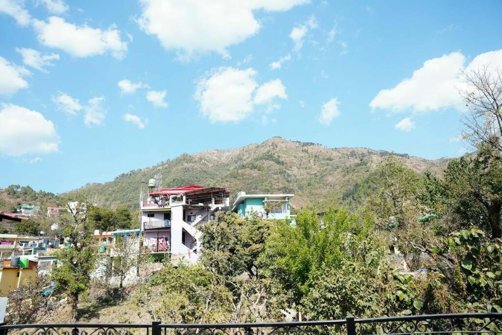 The Periwinkle Homestay Bhīm Tāl Eksteriør bilde